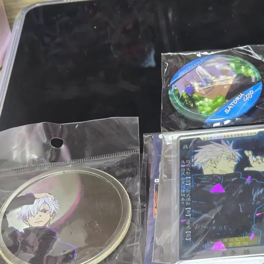 [BUNJANG] Gojo Satoru Status Mirror &amp; Can Badge Bundle Set / 고죠 거울 캔뱃지 고죠 스테이터스 일괄로 판매합니당