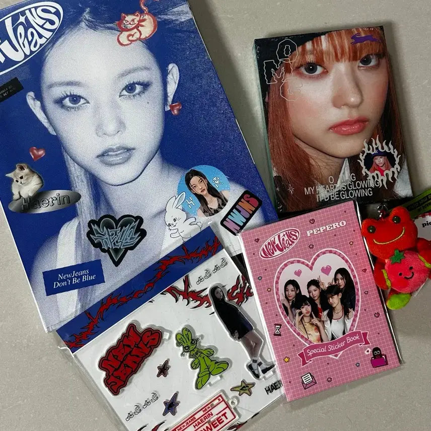 [BUNJANG] NewJeans Haerin 1st Album, Acrylic Stand, Sticker Bundle Set / [미개봉] 뉴진스 해린 앨범, 아크릴스탠드, 스티커 일괄 판매합니다