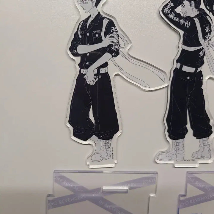 [BUNJANG] Tokyo Revengers Chifuyu Matsuno Art by AU Acrylic Stand &amp; Can Badge Bundle / 도쿄 리벤저스 도리벤 세븐넷 아크릴 스탠드 바지 치후유 art by au 특전 원화전 캔뱃지