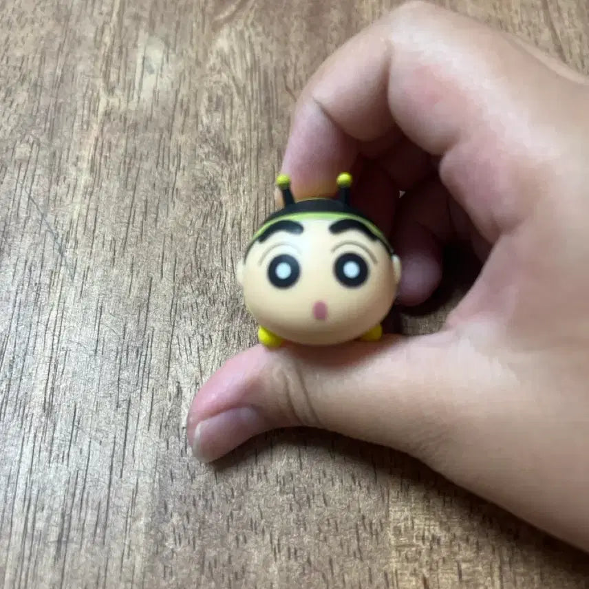 [BUNJANG] Crayon Shin-chan Bee Figure / 짱구 꿀벌 피규어
