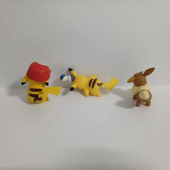 [BUNJANG] Pokemon Pikachu &amp; Eevee Gacha Figurines (Set of 3) / 포켓몬 귀여운 가챠들(피카츄 2개, 이브이)