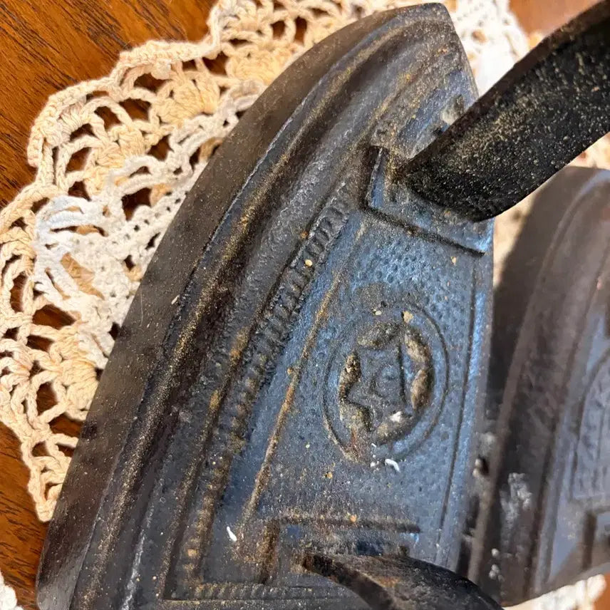 [BUNJANG] British Vintage Cast Iron Iron / 영국 빈티지 주물 다리미