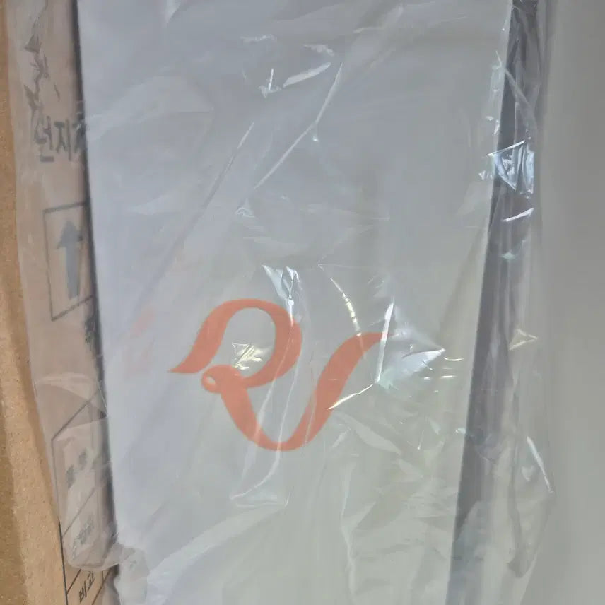 [BUNJANG] Red Velvet Light Stick Version 2 (Sealed) with POB Photocard / 미개봉/새상품/특전포카포함) 레드벨벳 응원봉 버전 2 red velvet light stick