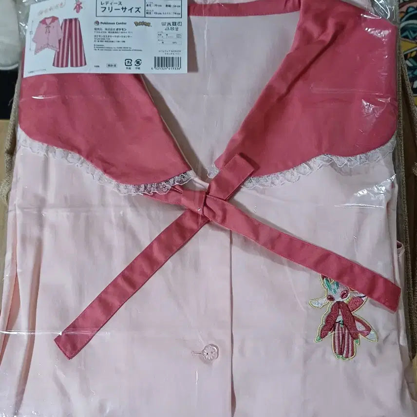 [BUNJANG] Pokemon Center Lurantis Pajama Set / 포켓몬센터 라란티스 파자마 라란티스 홈웨어
