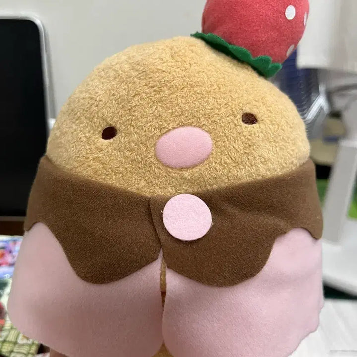 [BUNJANG] Sumikko Gurashi Strawberry Plush Doll 19cm / 스밋코 스미코 인형 19cm