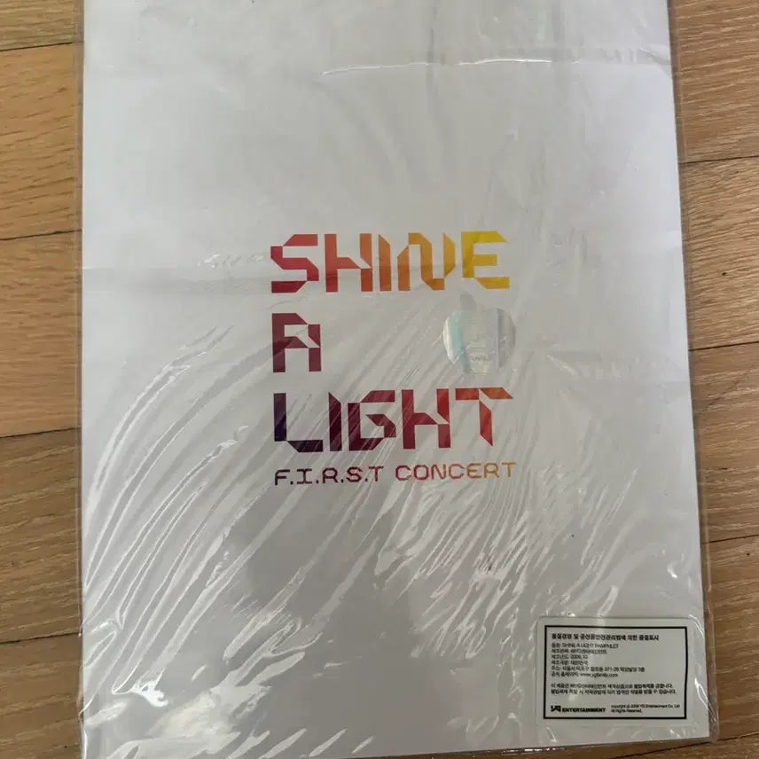 [BUNJANG] G-Dragon SHINE A LIGHT 1st Concert Official Pamphlet / 지드래곤 SHINE A LIGHT 1st Concert 공식 팸플릿