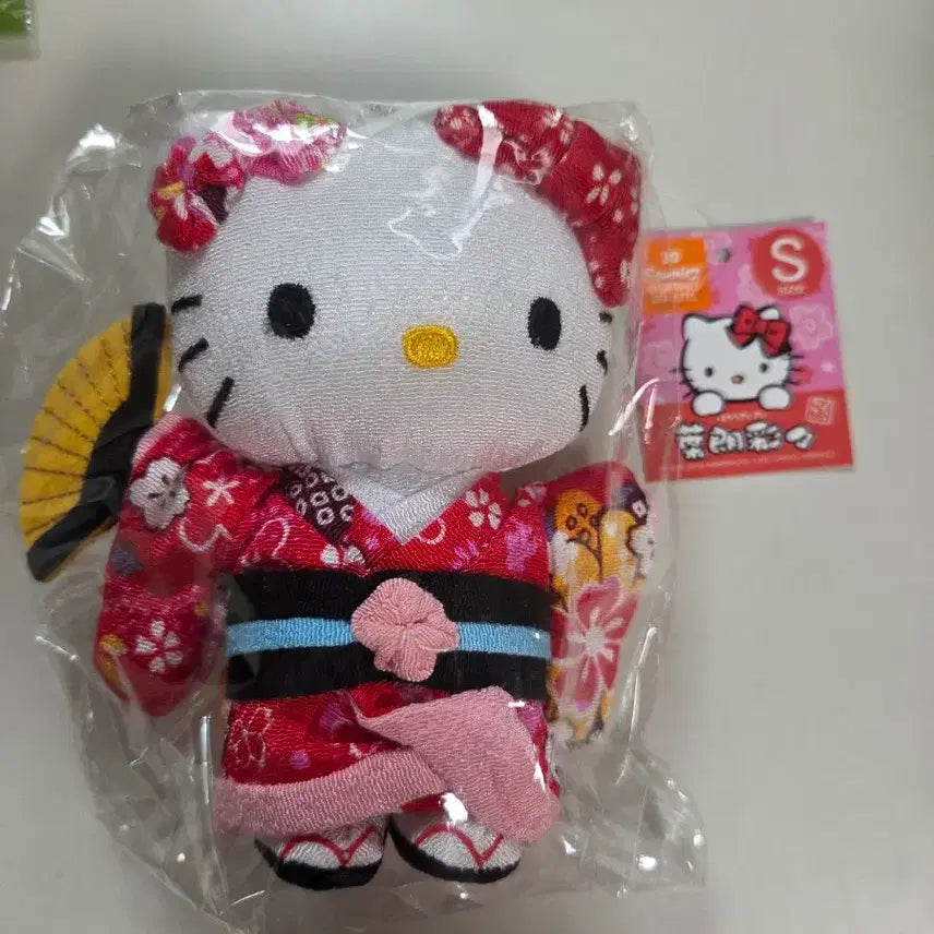 [BUNJANG] Sanrio Hello Kitty Kimono Doll (Size S) / 산리오 헬로키티 기모노 인형