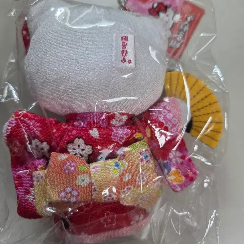 [BUNJANG] Sanrio Hello Kitty Kimono Doll (Size S) / 산리오 헬로키티 기모노 인형