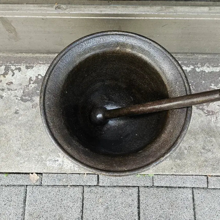 [BUNJANG] Large Cast Iron Mortar and Pestle - Functional / 옛날 쇠절구 / 대형 무쇠절구 / 실사용 가능