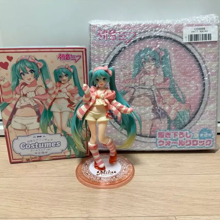 [BUNJANG] Hatsune Miku Roomwear Version Figure + Wall Clock Set / 하츠네미쿠 룸웨어 벽시계 +피규어 세트판매