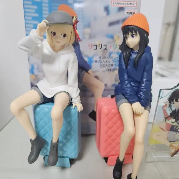 [BUNJANG] Lycoris Recoil Travel Ver. Figure Set (2 Figures + Acrylic Stand) / 리코리스 리코일 여행  버전 2개 세트