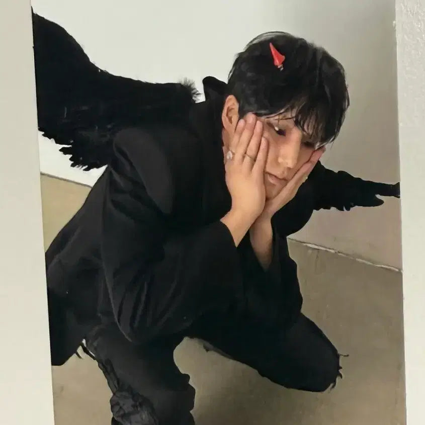 [BUNJANG] DAY6 Young K Youngest Wallet Version Akuma Jjigureong Photocard / 데이식스 영케이 영기스트 월렛버전 악마쭈구리 포카