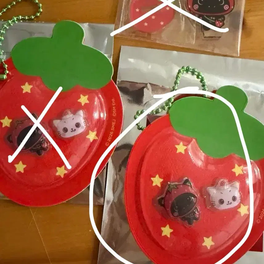 [BUNJANG] NCT WISH Verry Bakery Random Strawberry Keychain Riku / 엔시티위시 베리베이커리 팝업 랜덤딸기키링  리쿠