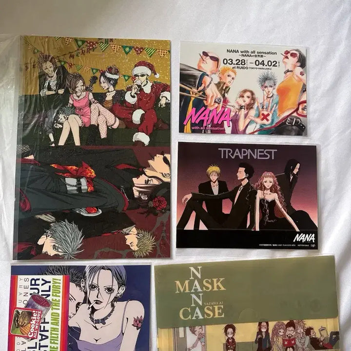 [BUNJANG] NANA Nana Classic Official Goods Set: Postcard, Mask Case, Yaziwa and Ai Cookies / [고전 공식굿즈] NANA 나나 엽서 마스크케이스 일괄 야자와아이 쿠키 고전문구