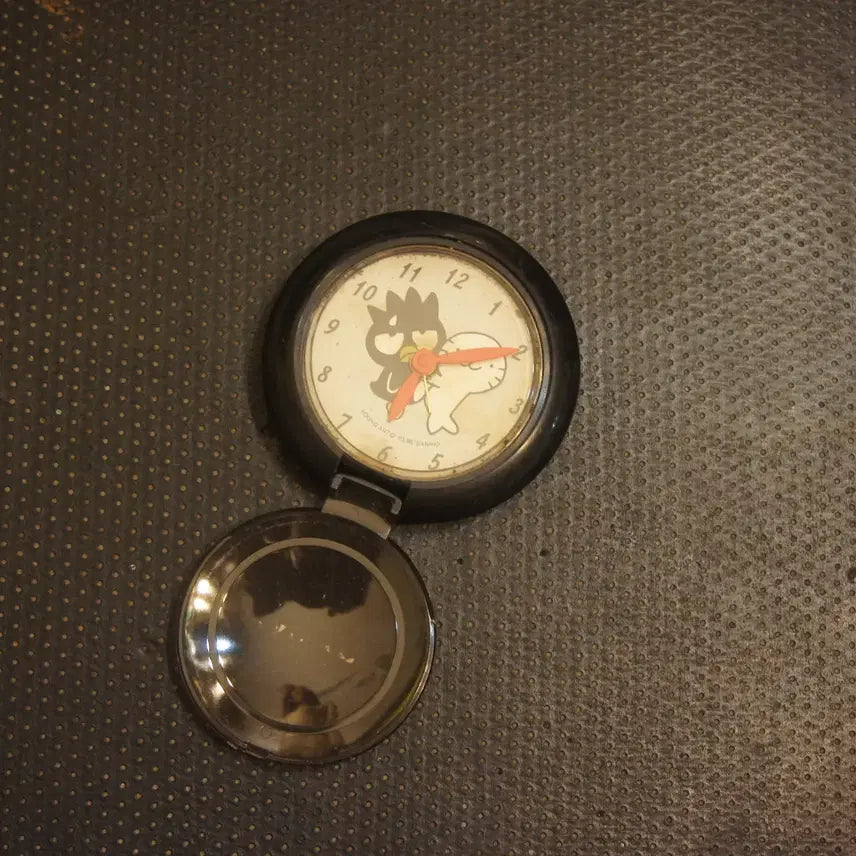 [BUNJANG] Sanrio Badtz-Maru Vintage Clock / 산리오 배드바츠마루시계 고전 캐릭터 바츠마루인형 빈티지소품 배츠마루고전완구UU