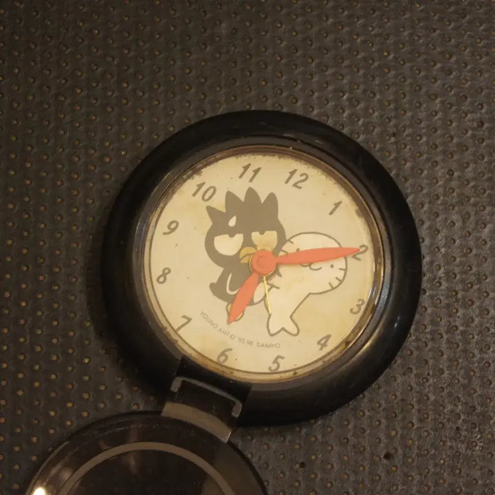 [BUNJANG] Sanrio Badtz-Maru Vintage Clock / 산리오 배드바츠마루시계 고전 캐릭터 바츠마루인형 빈티지소품 배츠마루고전완구UU