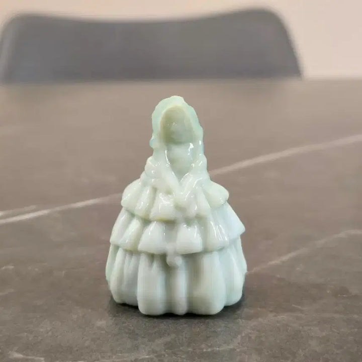 [BUNJANG] Boyd Glass Louise Colonial Lady Figurine / 티지 보이드 글라스 루이즈 콜로니얼 레이디 피겨린 (Boyd Glass Louise Colonial Lady)