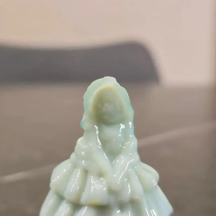 [BUNJANG] Boyd Glass Louise Colonial Lady Figurine / 티지 보이드 글라스 루이즈 콜로니얼 레이디 피겨린 (Boyd Glass Louise Colonial Lady)