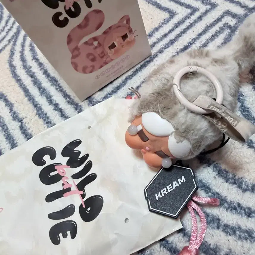 [BUNJANG] Pop Mart Crybaby Wild but Cute Series Vanilla Cat Figure / 팝마트 크라이베이비 와일드 벗 큐티 시리즈 바닐라 냥이