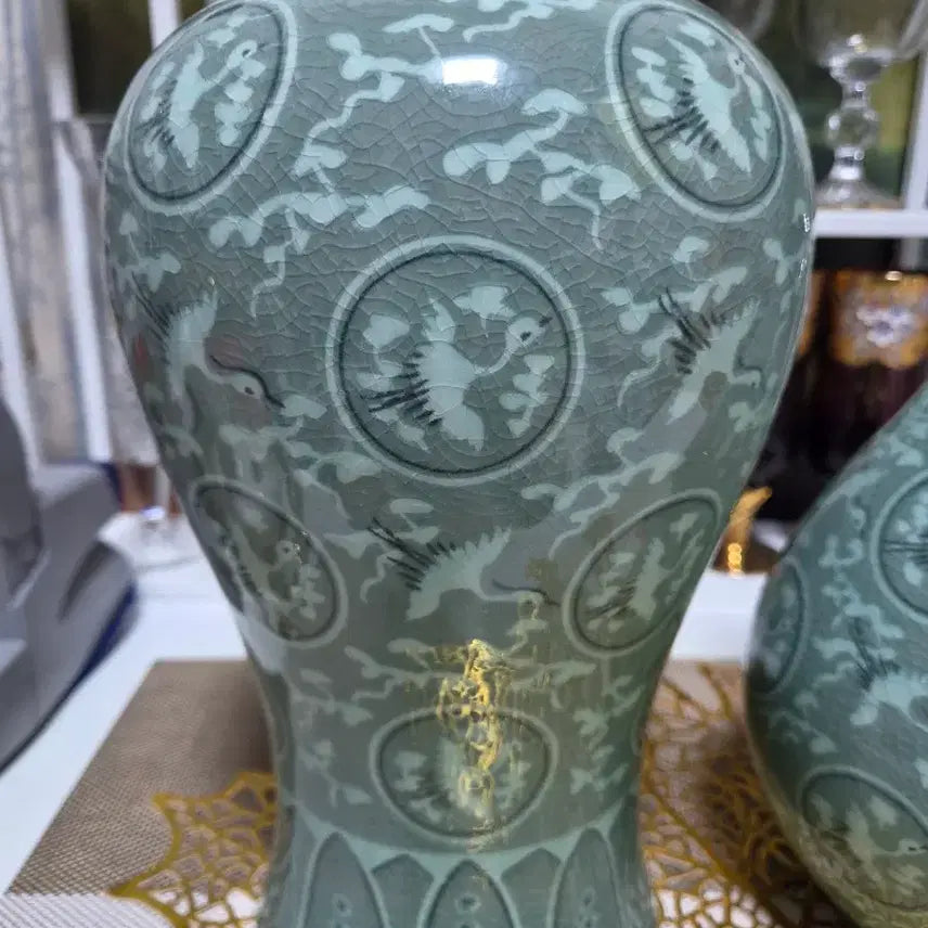 [BUNJANG] Celadon Vase with Inlaid Crane and Cloud Design (Set of 2) / 청자 상감운학문 매병2