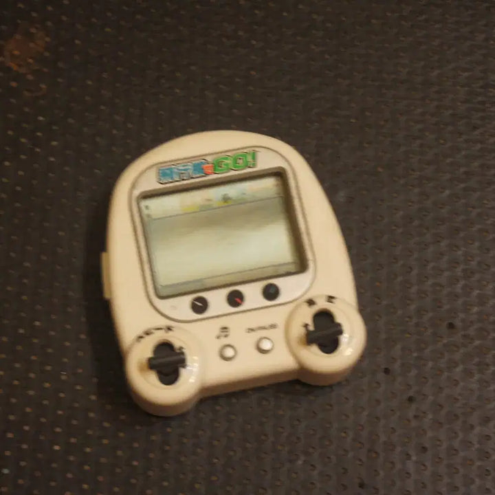 [BUNJANG] Vintage Game Machine Keychain Mini Game Accessory / 빈티지게임기 키링 열쇠고리 미니게임 빈티지데코악세사리 인테리어소품 빈티지소품UU