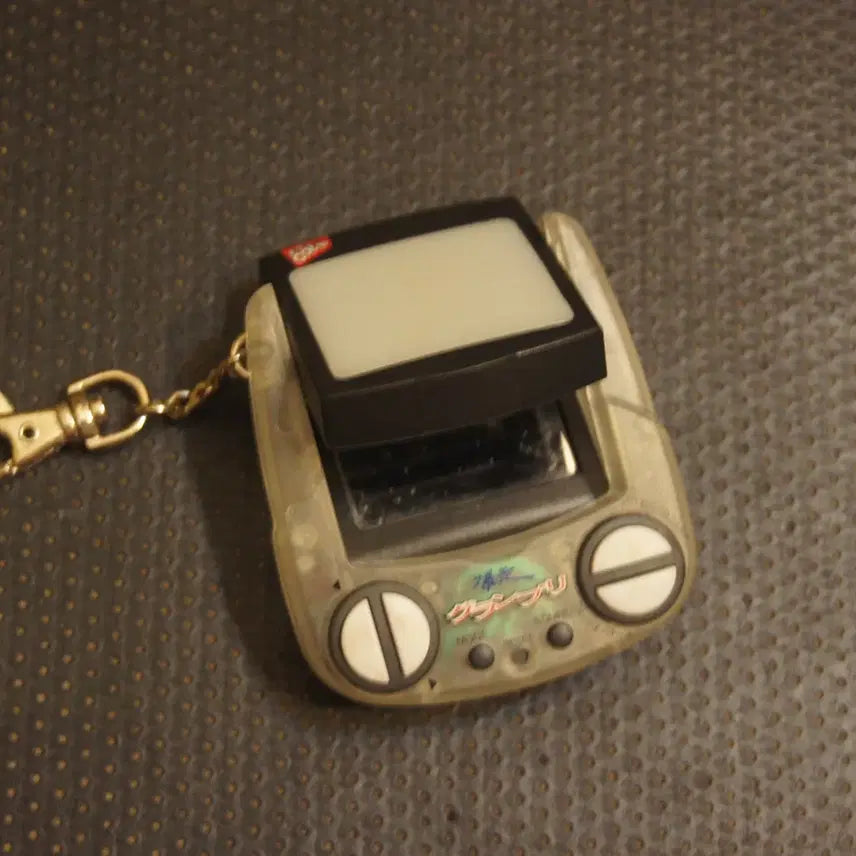 [BUNJANG] Vintage Game Console Keychain Mini Game Accessory / 빈티지게임기 키링 열쇠고리 미니게임 빈티지데코악세사리 인테리어소품 빈티지소품UU