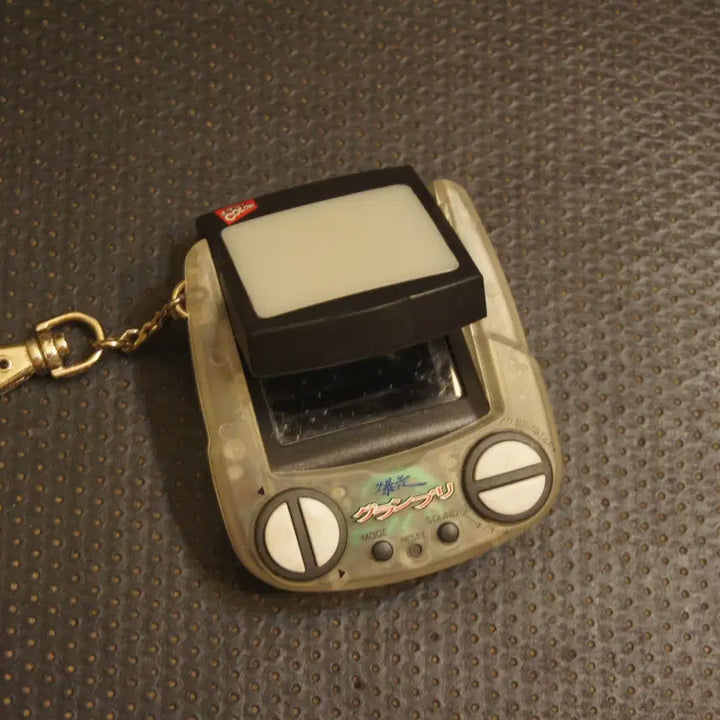 [BUNJANG] Vintage Game Console Keychain Mini Game Accessory / 빈티지게임기 키링 열쇠고리 미니게임 빈티지데코악세사리 인테리어소품 빈티지소품UU