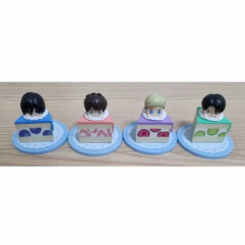 [BUNJANG] Attack on Titan Puchibass Capsule Toy Set (Eren, Mikasa, Levi, Erwin) / 진격의 거인 푸치바스 캡슐 케이크 가챠 4종 세트 에렌 미카사 리바이 엘빈 진격거