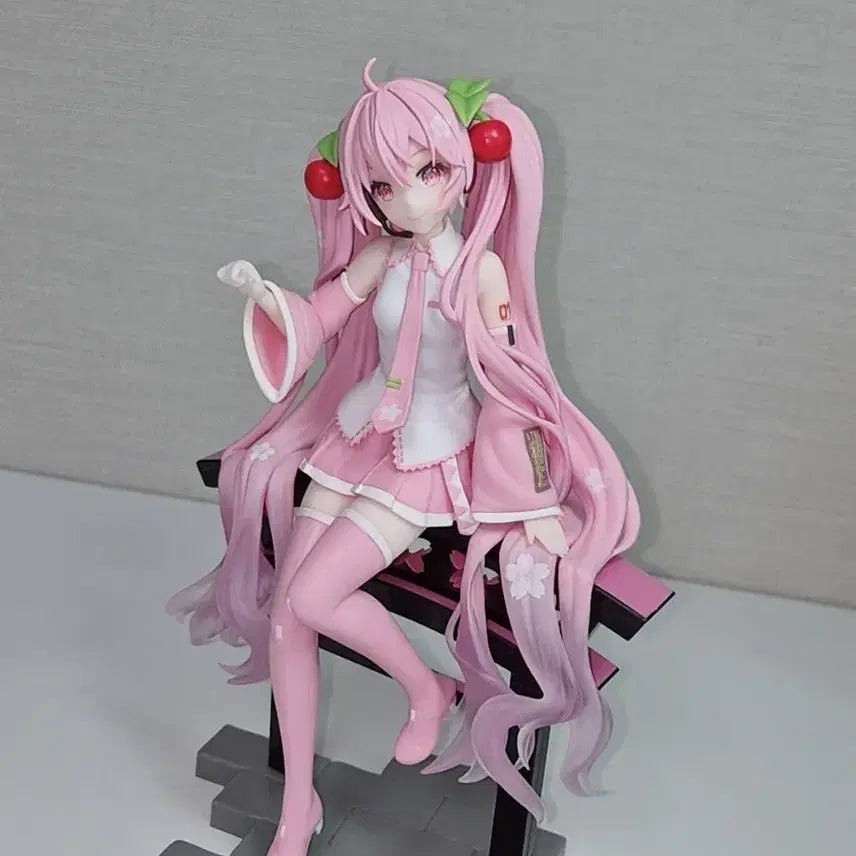 [BUNJANG] Vocaloid Hatsune Miku Sakura Miku Lantern Figure / 보컬로이드 하츠네 미쿠 사쿠라 벚꽃 미쿠 연등 피규어 미소녀