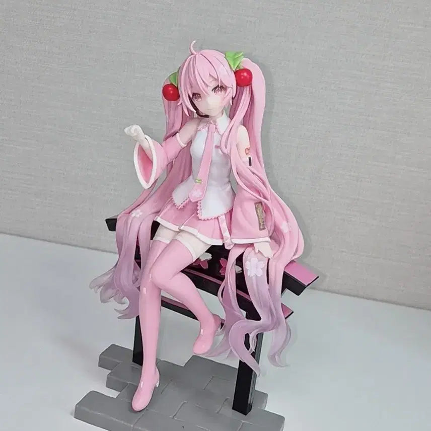 [BUNJANG] Vocaloid Hatsune Miku Sakura Miku Lantern Figure / 보컬로이드 하츠네 미쿠 사쿠라 벚꽃 미쿠 연등 피규어 미소녀
