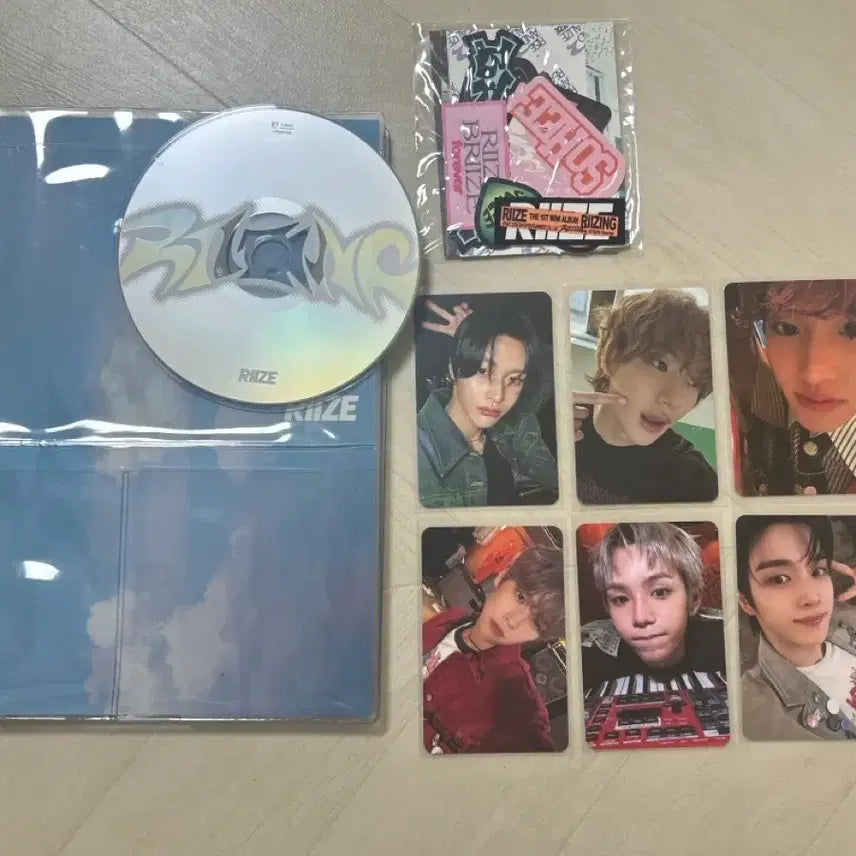 [BUNJANG] RIIZE Mini Album Vol. 1: RIIZING (Collect Book Ver.) / RIIZE 미니앨범 1집 : RIIZING [Collect Book Ver.]