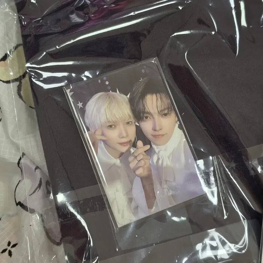 [BUNJANG] Ateez Aniteez Dejavu Popup T-Shirt Hongjoong Yeosang Unit Photocard / 에이티즈 애니티즈 데자부 팝업 티셔츠 홍중 여상 유닛포카 Aniteez T-shirt Unit poca