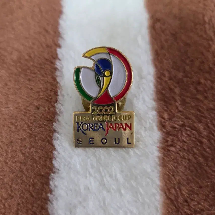 [BUNJANG] 2002 FIFA World Cup Korea/Japan Seoul Commemorative Badge / 2002 FIFA 월드컵 코리아 재팬 서울 기념 뱃지 수집품