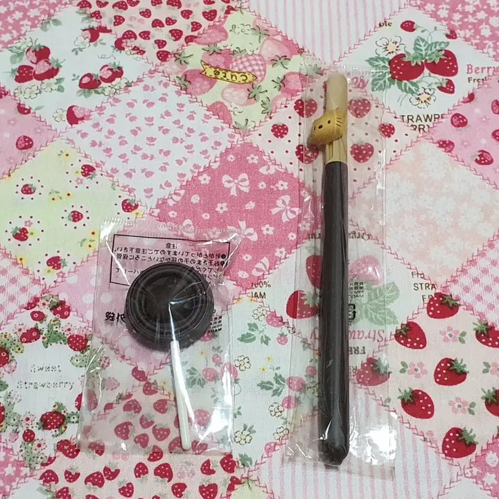 [BUNJANG] Classic Kitty Chocolate Pin Pepero Ballpoint Pens (Set of 2) / 고전 키티 초콜릿 핀 빼빼로 볼펜 2개 일괄