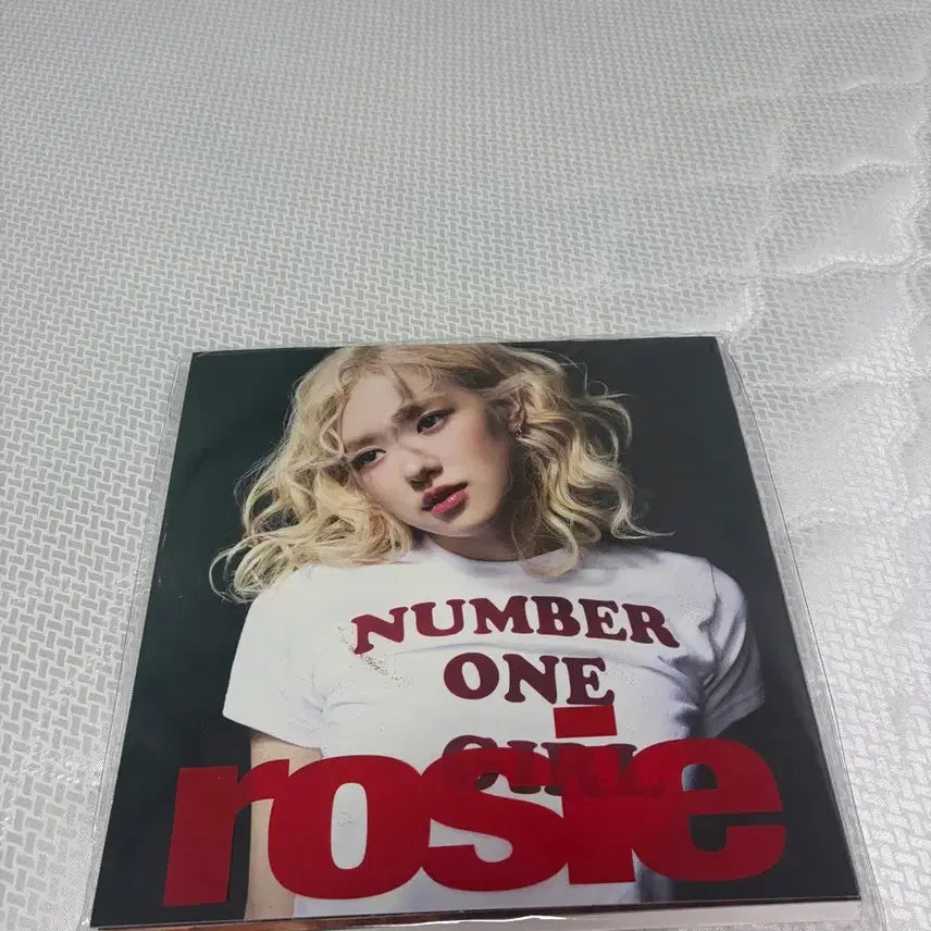 [BUNJANG] BLACKPINK Rosé Solo Album [R] (KR Exclusive Version) / 로제 정규 1집 [rosie] (KR Exclusive 버전)