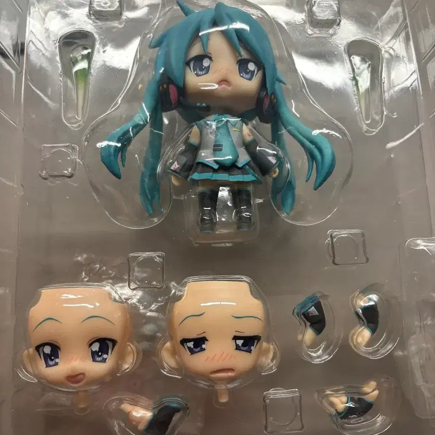 [BUNJANG] Nendoroid Hatsune Miku Kagami Hiiragi Lucky Star Collaboration Figure / 6.5)넨도로이드 하츠네미쿠 피규어 러키스타 카가미 콜라보