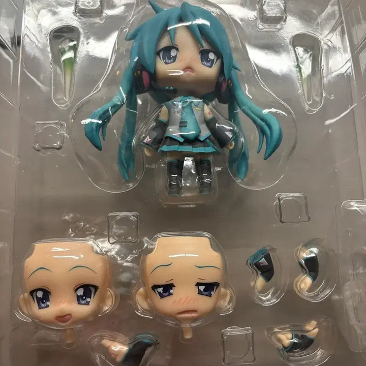 [BUNJANG] Nendoroid Hatsune Miku Kagami Hiiragi Lucky Star Collaboration Figure / 6.5)넨도로이드 하츠네미쿠 피규어 러키스타 카가미 콜라보