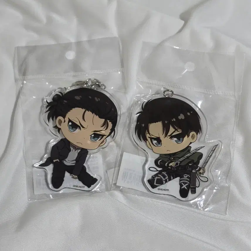 [BUNJANG] Attack on Titan Eren &amp; Levi Acrylic Keychain Bundle Set / [미개봉] 진격의거인 진격거 에렌 리바이 아크릴 키링 정품 일괄 에레리 정가이하