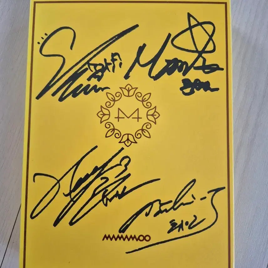 [BUNJANG] Mamamoo Signed Album CD Davichch Glasses Collaboration Photocard / 친필사인 비매 마마무 앨범  CD 옐로우 다비치안경 콜라보 포카 배송비포함