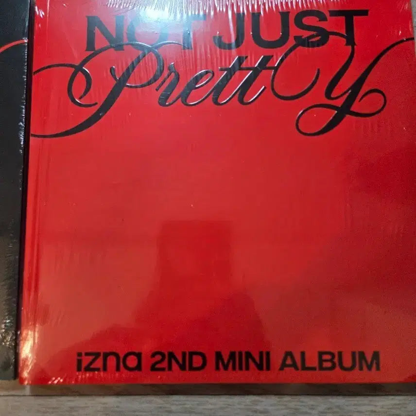 [BUNJANG] IZNA Not Just Pretty (Sealed) 2 Types Album / 이즈나 앨범 Not Just Pretty (미개봉) 2종