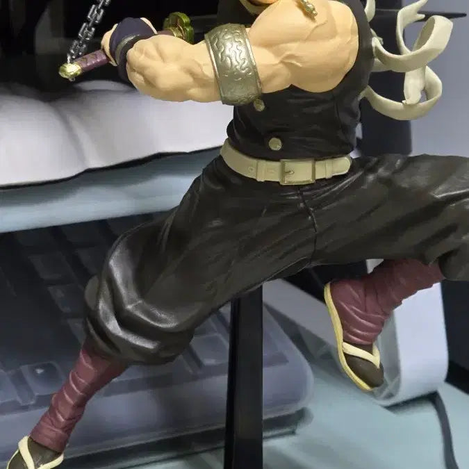 [BUNJANG] Demon Slayer Tengen Uzui Figure Banpresto / 귀멸의 칼날 우즈이 텐겐 피규어 반프레스토