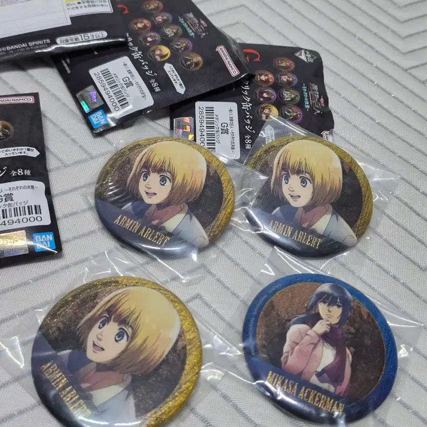 [BUNJANG] Attack on Titan Armin Arlert Figure &amp; Badges Bundle Set / 진격의거인 진격거 아르민 굿즈 일괄 피규어 캔뱃지 나무뱃지 메가캣 정가이하