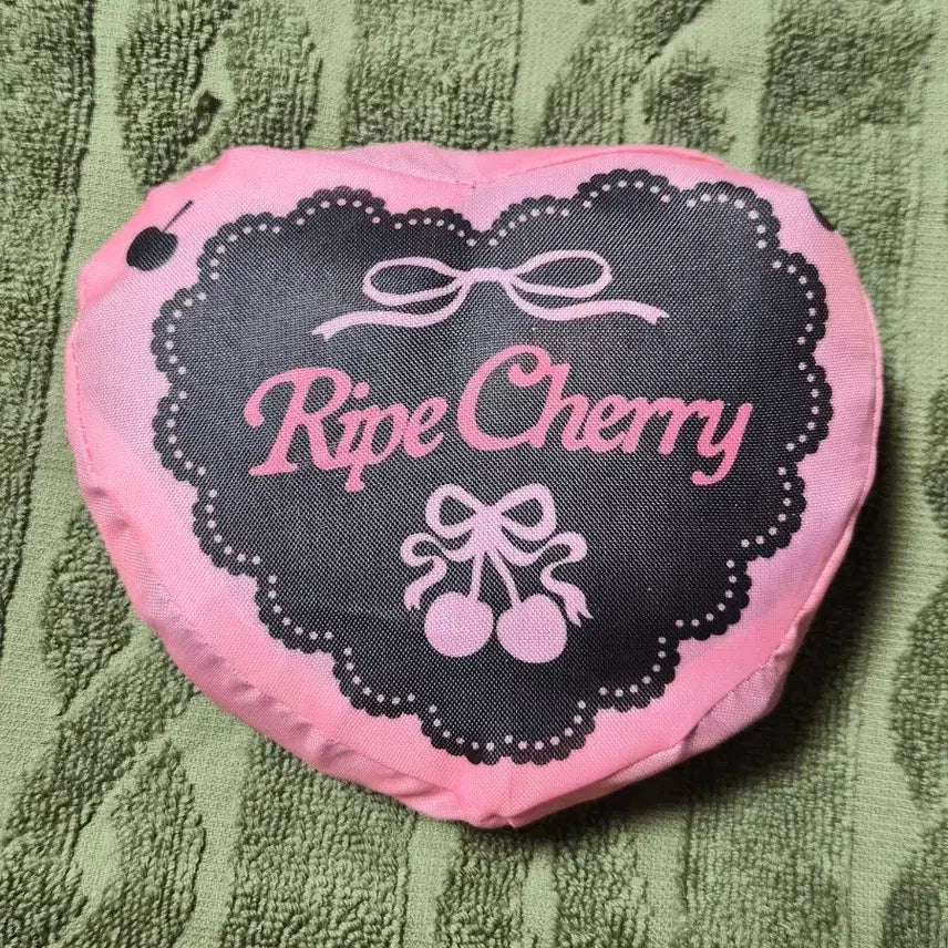 [BUNJANG] SEVENTEEN S.COUPS Ripe Cherry Heart Pouch / 세븐틴 에스쿱스 Ripe Cherry 하트 파우치