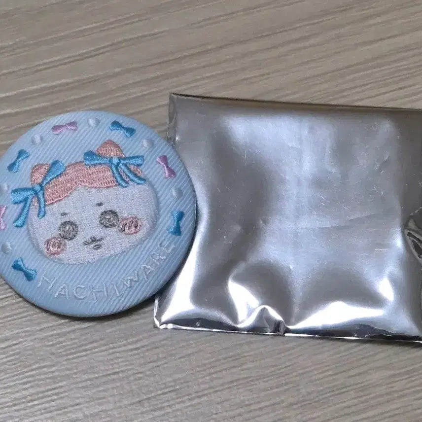 [BUNJANG] Chiikawa Hachiware Embroidered Badge / 치이카와 자수 뱃지 하치와레