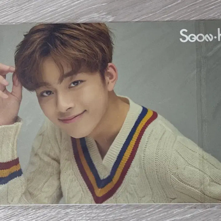 [BUNJANG] Yoo Seon Ho Stamp Sticker &amp; Postcard Set / 유선호 우표 스티커, 엽서