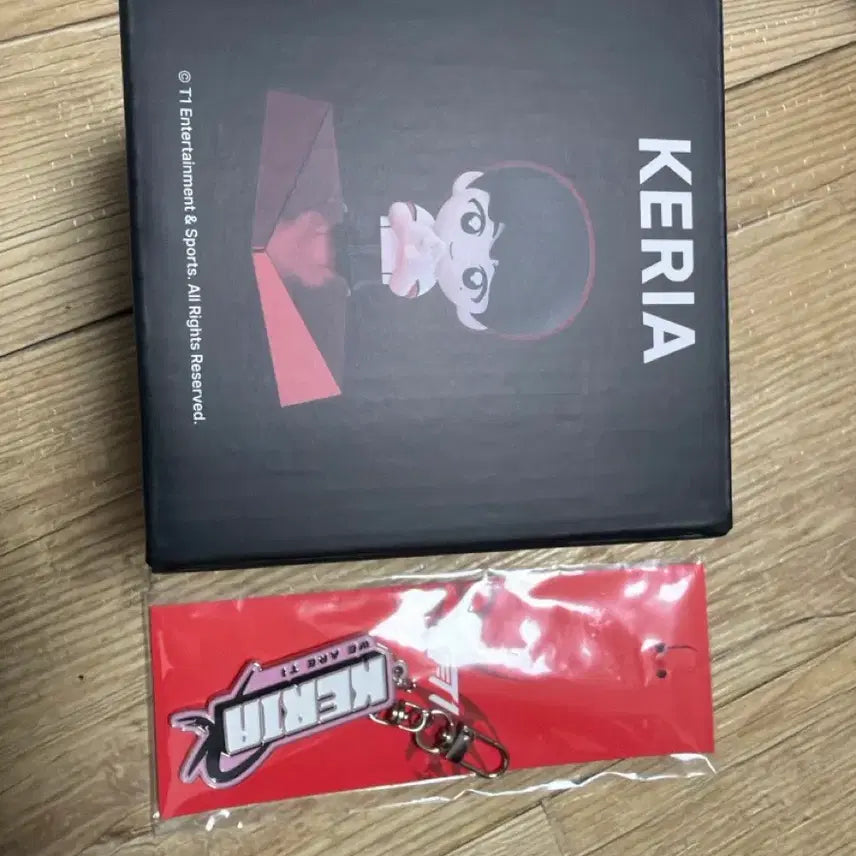 [BUNJANG] T1 Keria Figure and Metal Keyring Bundle / 티원 에이블리 케리아 피규어와 메탈 키링 굿즈 keria
