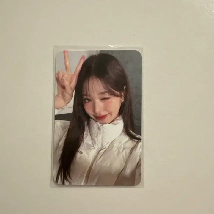 [BUNJANG] IVE Wonyoung Eider Padded Jacket Photocard / 원영언냐 아이더 패딩 포카 (아주 미세한 하자 있어용..!!)