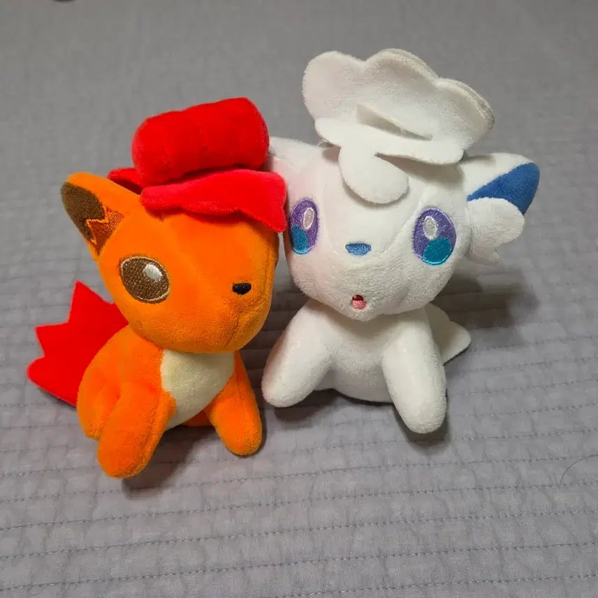 [BUNJANG] Pokemon Alolan Vulpix &amp; Vulpix Plush Keychain Set / 포켓몬 알로라 식스테일+식스테일 인형 키링