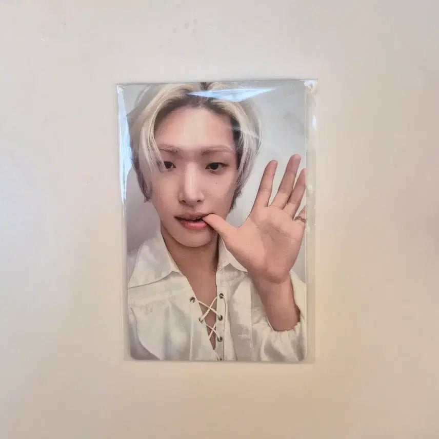 [BUNJANG] ATEEZ In Dejavu 10 Million Special Edition Mingi Photocard / 애니티즈 인 데자부 10만 민기