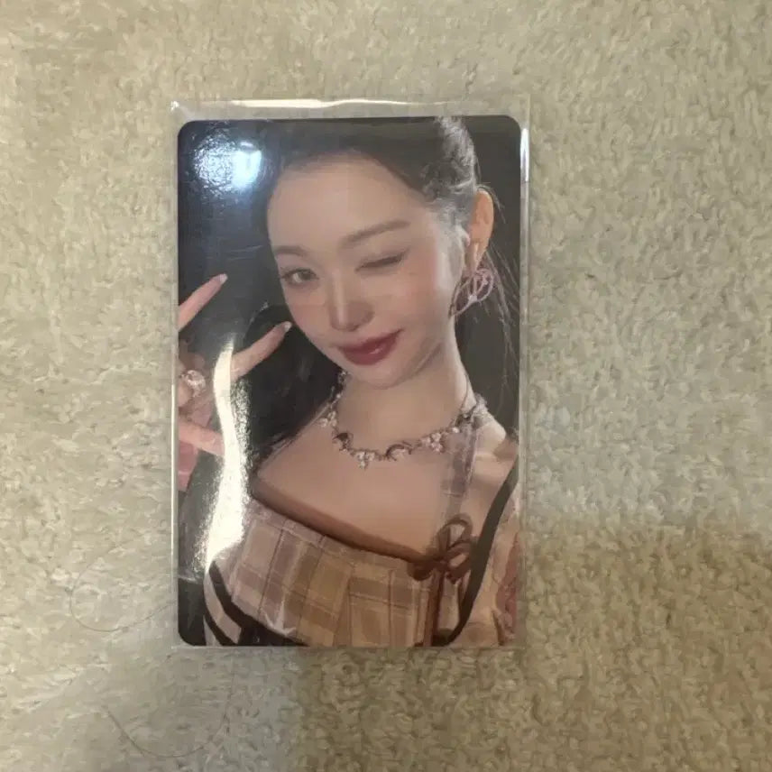 [BUNJANG] IVE Wonyoung Empathy Photocard Mint Condition / 원영언냐 엠파시 포카 (미세하자 거의 없어용!)